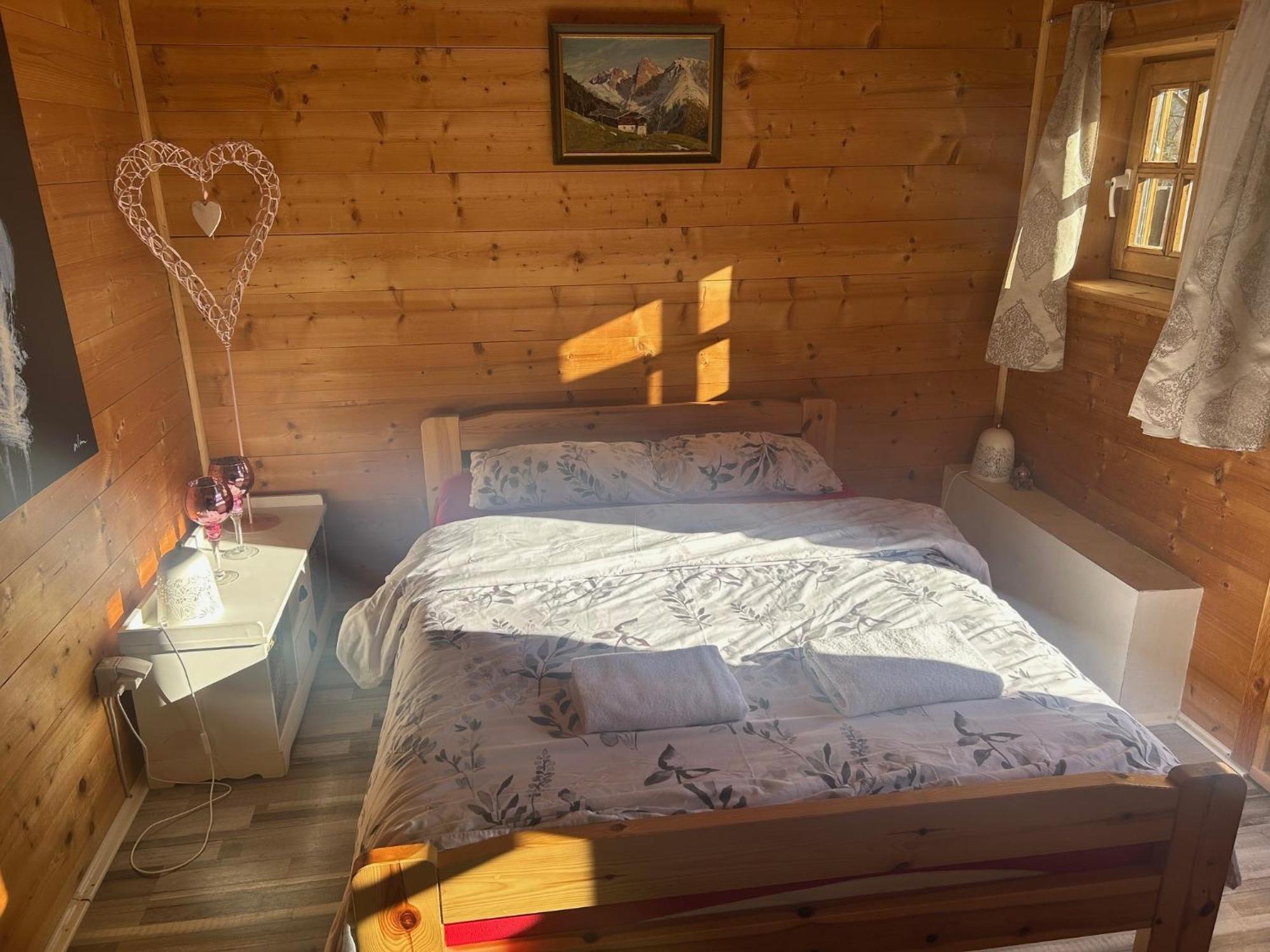 Inn-Side Adventure Cabins Haiming Exterior foto