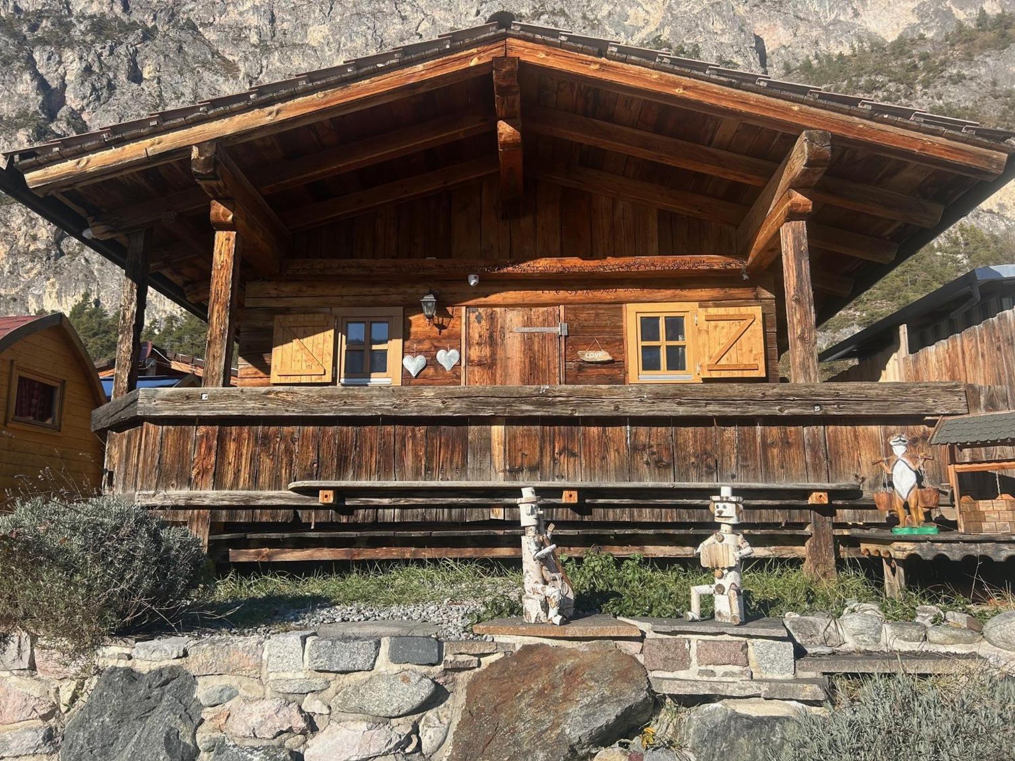 Inn-Side Adventure Cabins Haiming Exterior foto