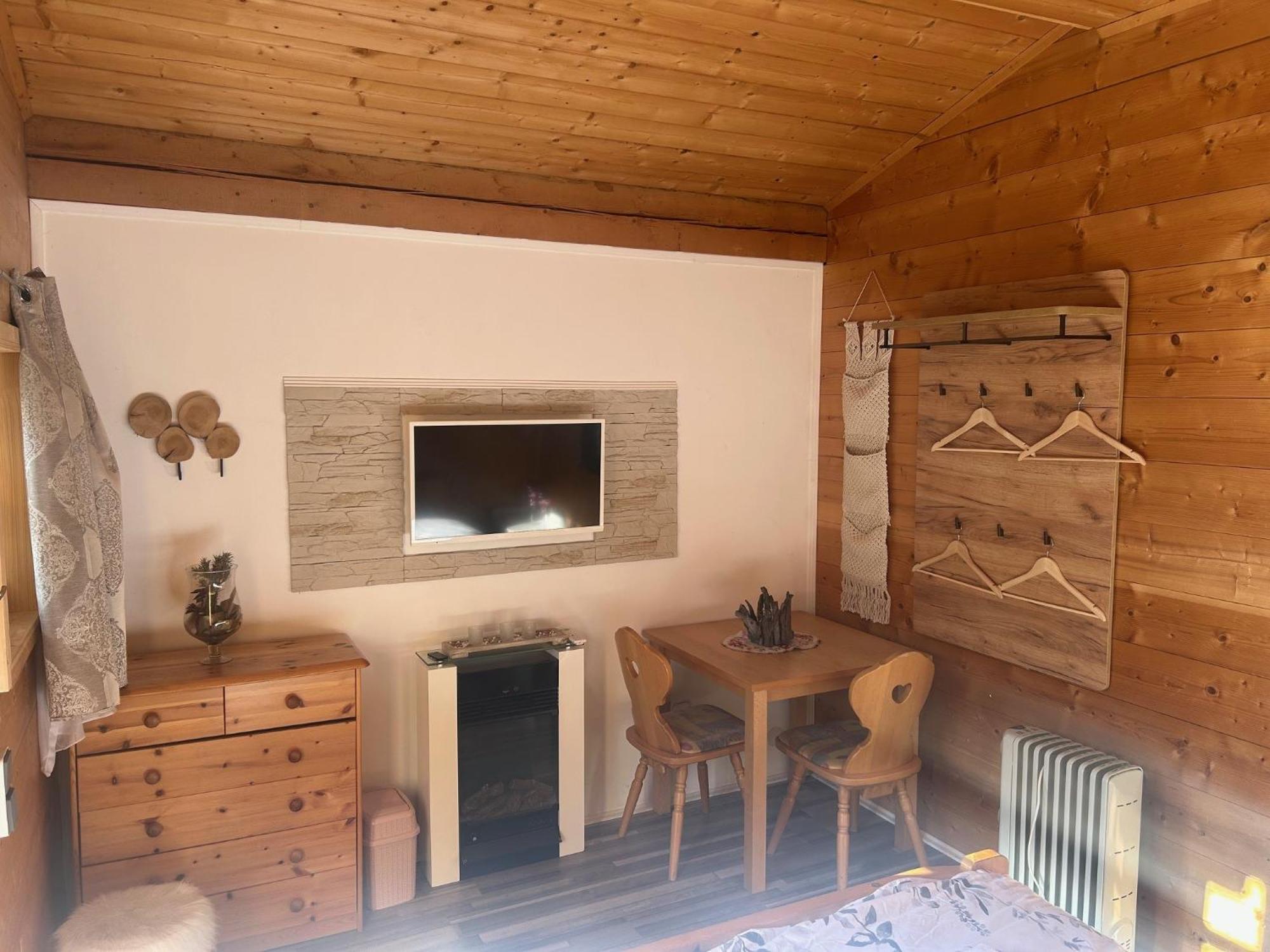Inn-Side Adventure Cabins Haiming Exterior foto
