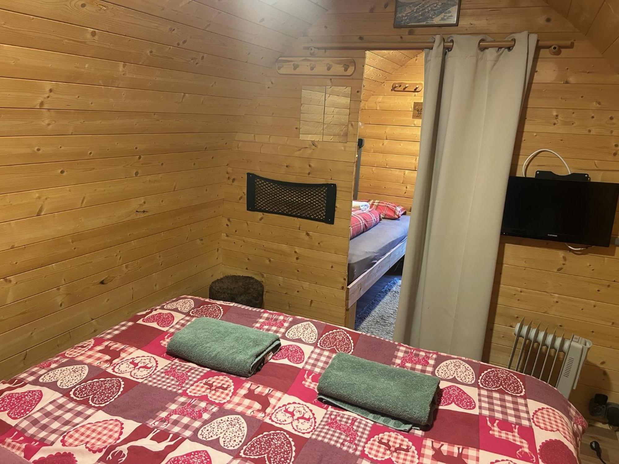 Inn-Side Adventure Cabins Haiming Exterior foto