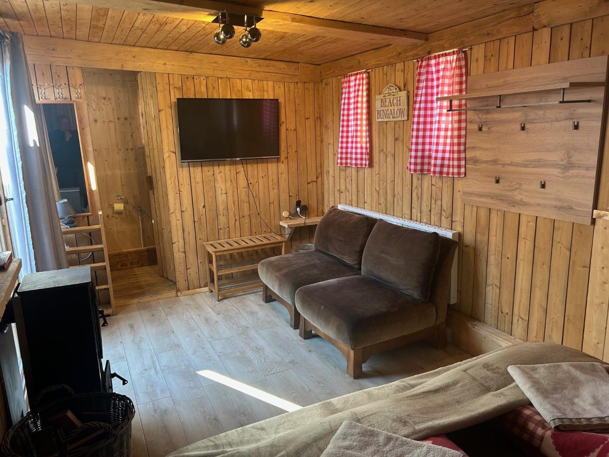 Inn-Side Adventure Cabins Haiming Exterior foto