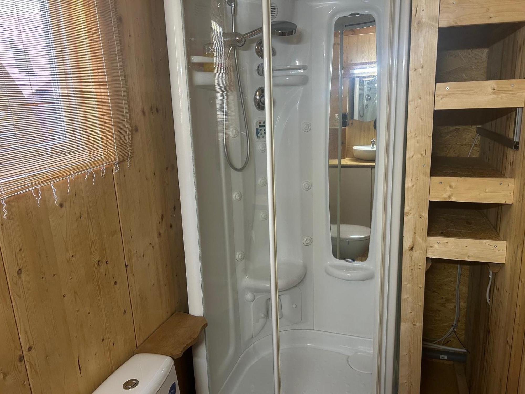 Inn-Side Adventure Cabins Haiming Exterior foto