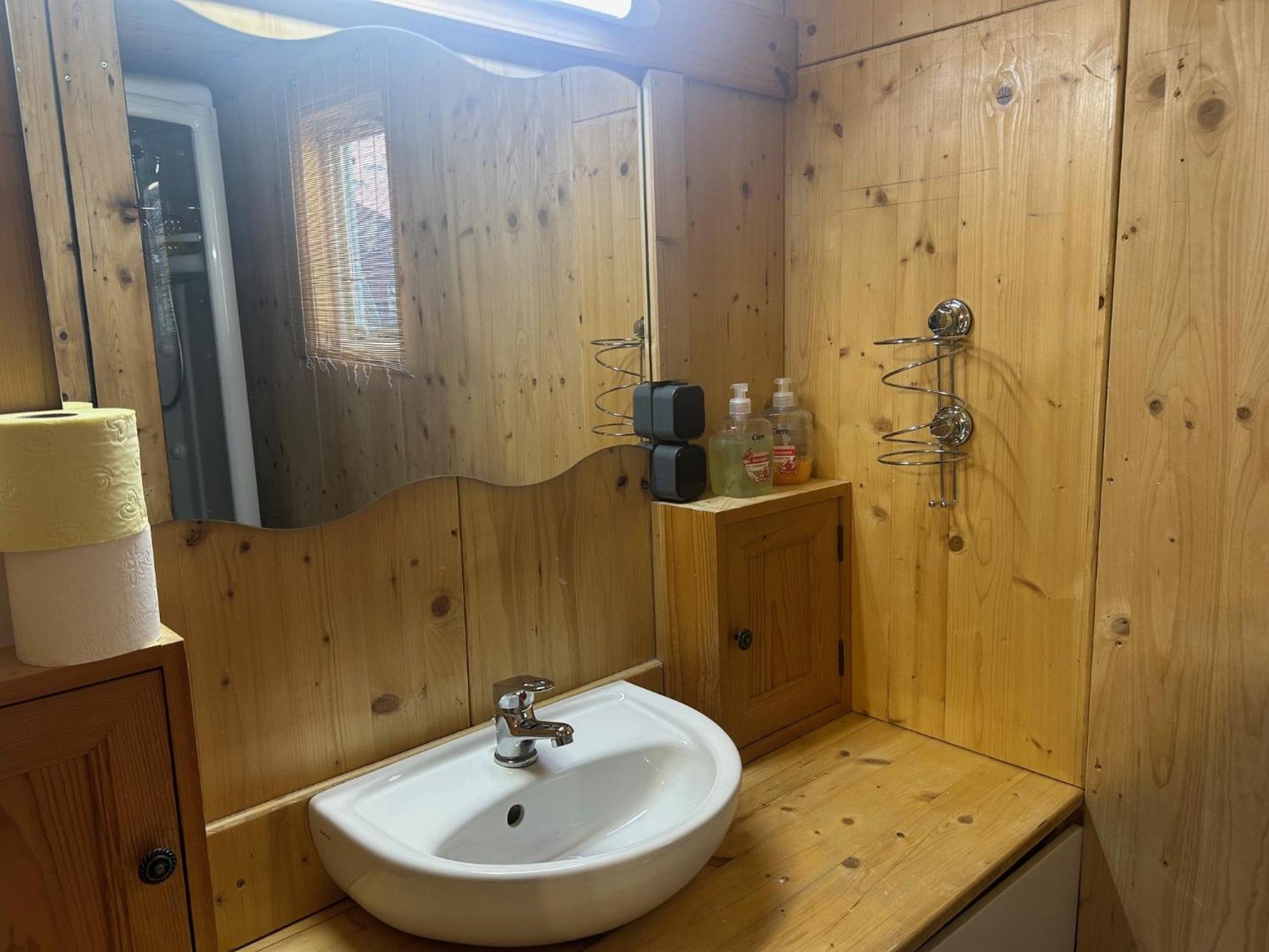 Inn-Side Adventure Cabins Haiming Exterior foto