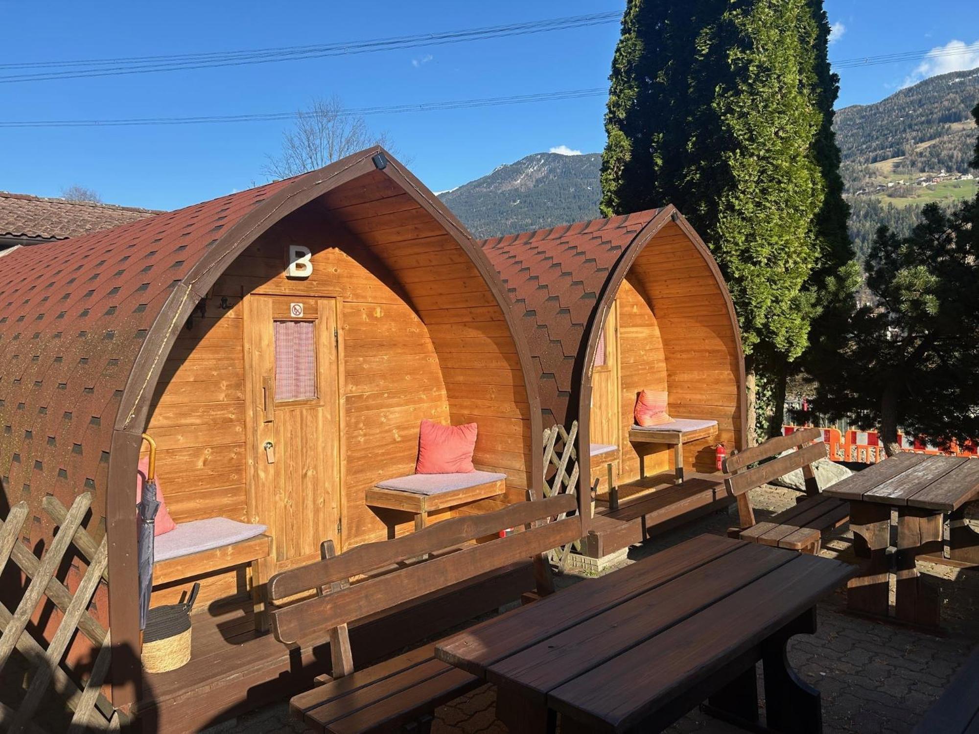 Inn-Side Adventure Cabins Haiming Exterior foto